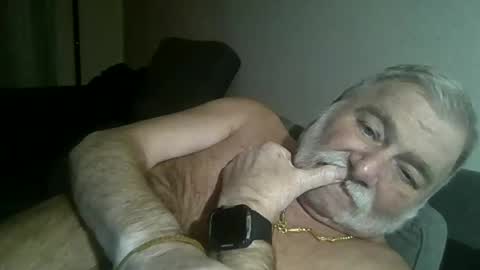 Snapshot of louis_chokdee chatting on 12.20.24 louis_chokdee online show from 12.20.24