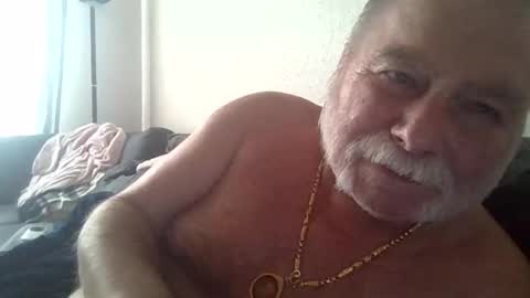 Snapshot of louis_chokdee chatting on 09.21.25 louis_chokdee online show from 09.21.25