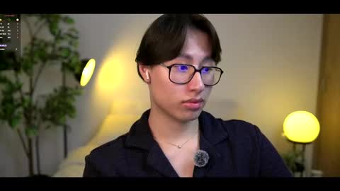 Snapshot of louis_zh chatting on 09.20.25 Louis online show from 09.20.25