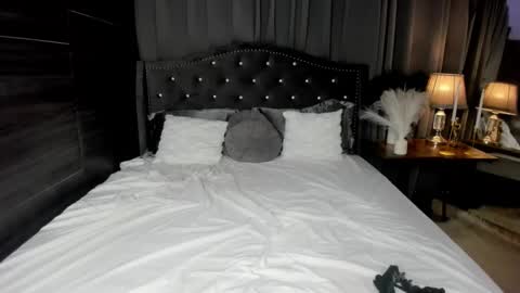 Snapshot of louiseelizabeth chatting on 11.17.25 samantha online show from 11.17.25