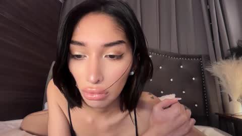 Snapshot of louiseelizabeth chatting on 12.05.25 samantha online show from 12.05.25