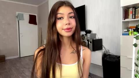 Snapshot of louiswawrzyniak chatting on 03.12.26 Flora online show from 03.12.26