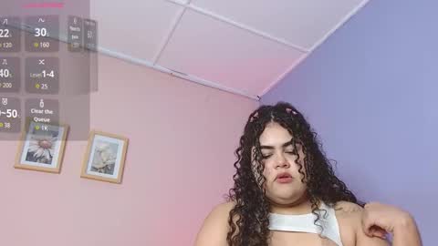 Snapshot of lourdes_moon22 chatting on 10.10.25 lourdes_moon22 online show from 10.10.25