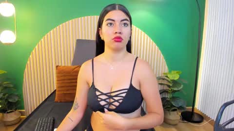 Louren Fox online show from 11.04.25