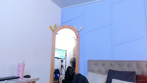 Louren Fox online show from 11.05.25