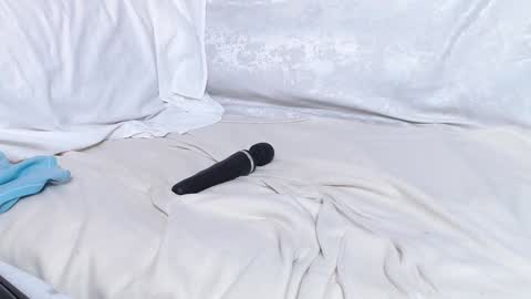 love bella  online show from 01.20.25