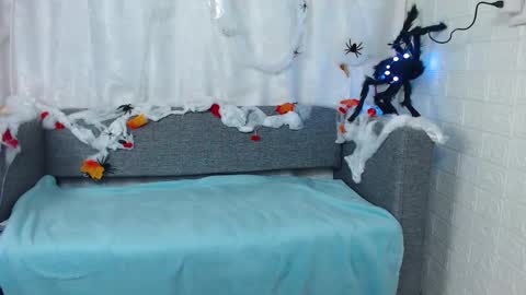 love bella  online show from 10.25.25