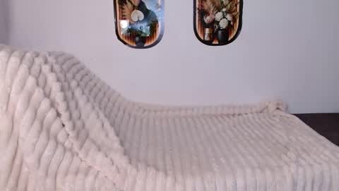 love bella  online show from 04.15.26