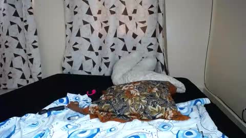 Snapshot of love_niahh chatting on 10.30.25 niahh online show from 10.30.25