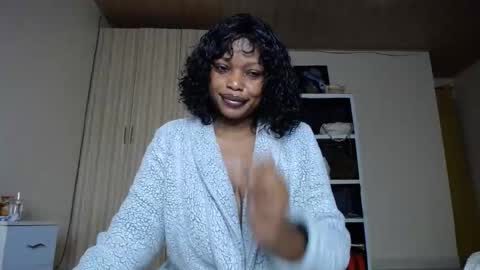 Snapshot of love_niahh chatting on 11.18.25 niahh online show from 11.18.25