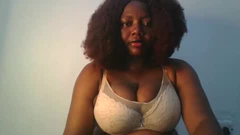 Snapshot of lovecumsluttie chatting on 09.18.25 mila online show from 09.18.25