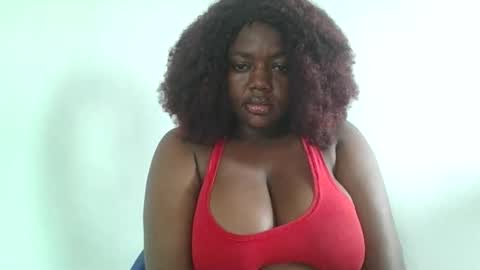 Snapshot of lovecumsluttie chatting on 09.22.25 mila online show from 09.22.25