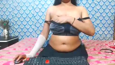 Snapshot of lovefunnitya chatting on 09.10.25 Divya online show from 09.10.25