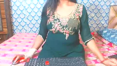 Snapshot of lovefunnitya chatting on 11.19.25 Divya online show from 11.19.25