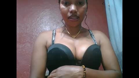 loveinlife750427 online show from 11.24.25