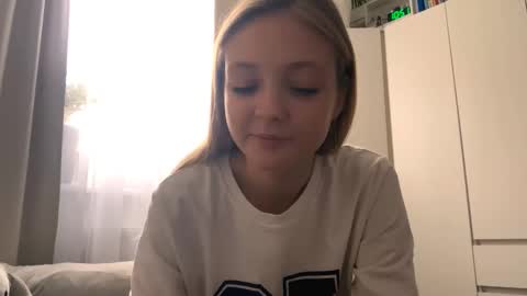 Ella online show from 10.05.25