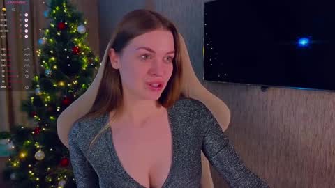 Snapshot of lovellalipss chatting on 12.15.24 Laura online show from 12.15.24