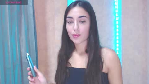 Snapshot of lovelly_me chatting on 10.21.25 lovelly_me online show from 10.21.25
