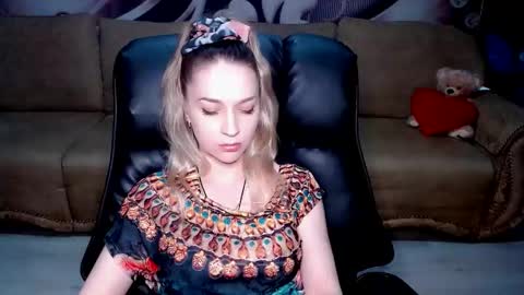 Snapshot of lovellymalina chatting on 01.18.26 private open online show from 01.18.26