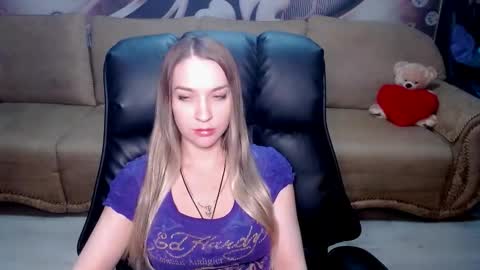 Snapshot of lovellymalina chatting on 02.16.26 private open online show from 02.16.26