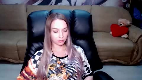Snapshot of lovellymalina chatting on 02.26.26 private open online show from 02.26.26