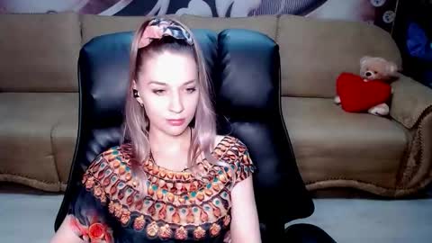 Snapshot of lovellymalina chatting on 02.28.26 private open online show from 02.28.26