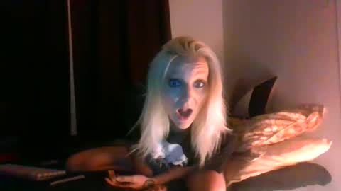 LunaRedd online show from 05.02.26