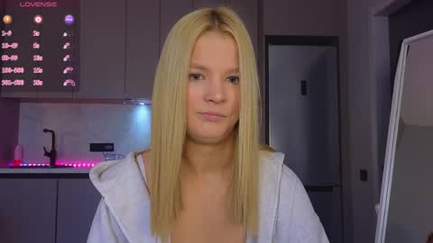 Snapshot of lovely_babyy chatting on 05.11.26 Jenny online show from 05.11.26