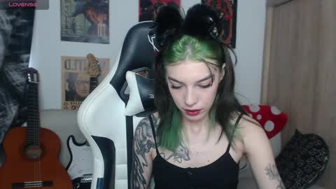 Snapshot of lovely_cass chatting on 12.19.24 Cassie online show from 12.19.24