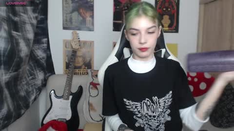 Snapshot of lovely_cass chatting on 12.25.24 Cassie online show from 12.25.24