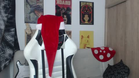 Snapshot of lovely_cass chatting on 12.31.24 Cassie online show from 12.31.24