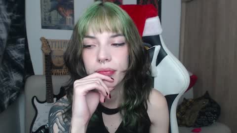 Snapshot of lovely_cass chatting on 12.31.24 Cassie online show from 12.31.24