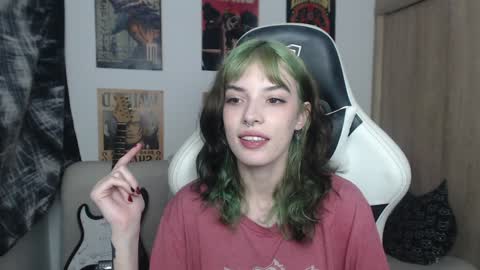 Snapshot of lovely_cass chatting on 01.04.25 Cassie online show from 01.04.25