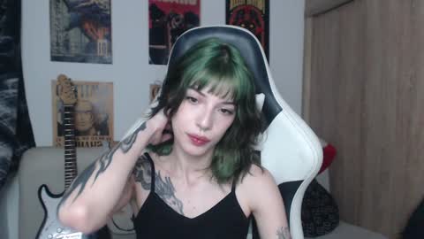 Snapshot of lovely_cass chatting on 01.05.25 Cassie online show from 01.05.25