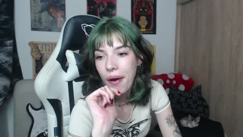 Snapshot of lovely_cass chatting on 01.06.25 Cassie online show from 01.06.25