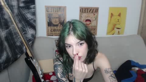 Snapshot of lovely_cass chatting on 01.07.25 Cassie online show from 01.07.25
