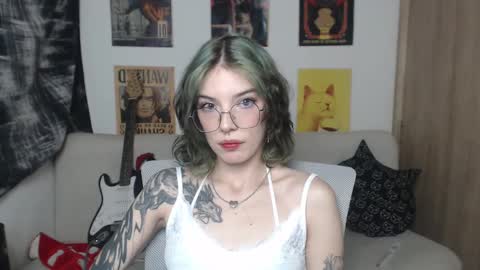 Snapshot of lovely_cass chatting on 02.13.25 Cassie online show from 02.13.25