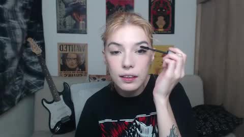 Snapshot of lovely_cass chatting on 03.06.25 Cassie online show from 03.06.25