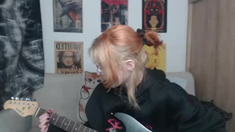 Snapshot of lovely_cass chatting on 03.06.25 Cassie online show from 03.06.25