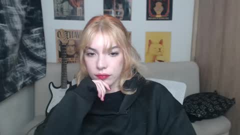 Snapshot of lovely_cass chatting on 03.06.25 Cassie online show from 03.06.25