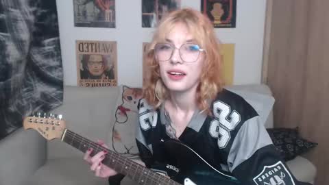 Snapshot of lovely_cass chatting on 03.07.25 Cassie online show from 03.07.25