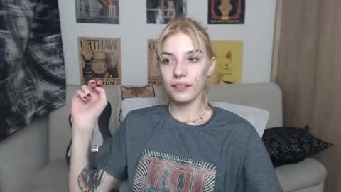 Snapshot of lovely_cass chatting on 03.09.25 Cassie online show from 03.09.25