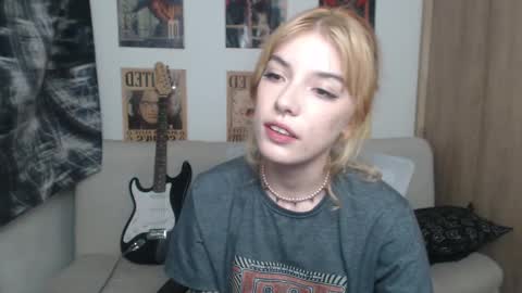 Snapshot of lovely_cass chatting on 03.09.25 Cassie online show from 03.09.25