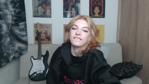 Snapshot of lovely_cass chatting on 03.10.25 Cassie online show from 03.10.25
