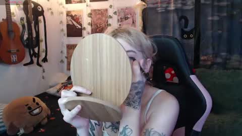 Snapshot of lovely_cass chatting on 06.19.26 Cassie online show from 06.19.26