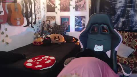 Snapshot of lovely_cass chatting on 06.24.26 Cassie online show from 06.24.26