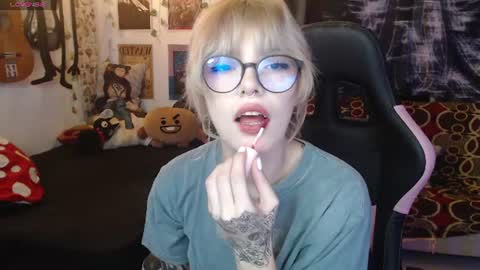Snapshot of lovely_cass chatting on 06.25.26 Cassie online show from 06.25.26