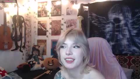 Snapshot of lovely_cass chatting on 06.25.26 Cassie online show from 06.25.26