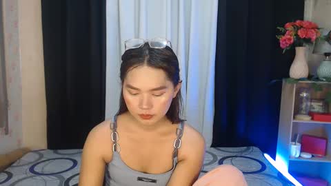 lovely_dianne online show from 02.11.25