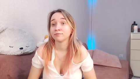 Lovely Hayley online show from 11.26.25